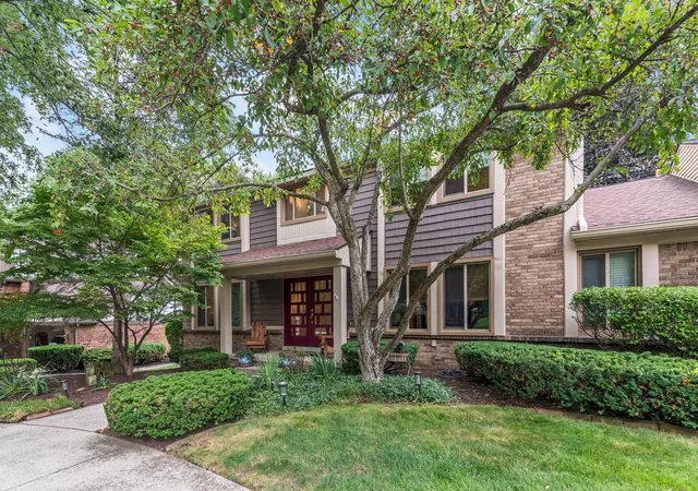 3rd image of 29822 Deer Run Dr, Farmington, MI 48331 | MLS# 81026039451