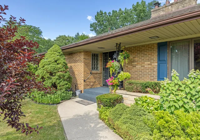 image of 132 Morningside Dr Se, Grand Rapids Charter Township Kent, MI 49506 | MLS# 65026039452