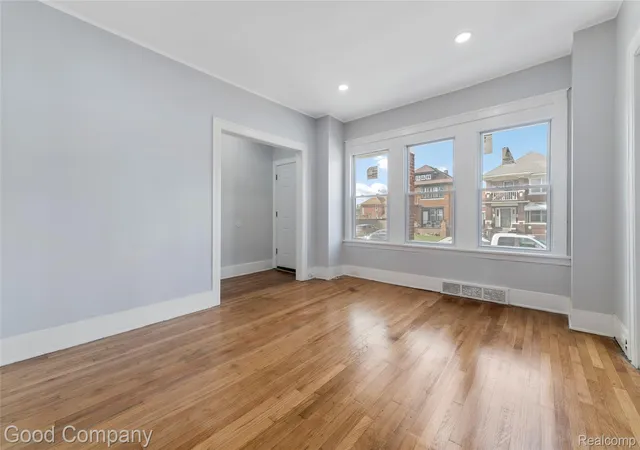 Listing Photo 4 - Condo for sale in building located at 4003 Pingree St, Detroit, MI 48204
