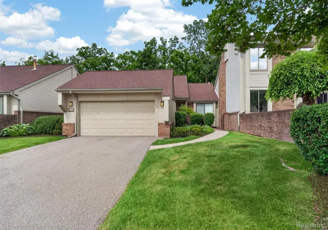 Photo 1 of Sale Pending at 29433 W Chanticleer Dr #73, Southfield, MI 48034 | MLS# 20261059476 | Listing updated on 2026-08-19