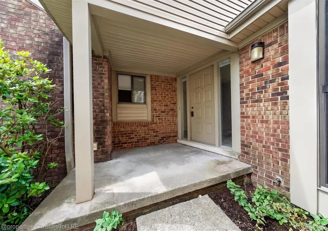 Listing Photo 5 - Condo for sale in building located at 29433 W Chanticleer Dr, Southfield, MI 48034 - Unit #73