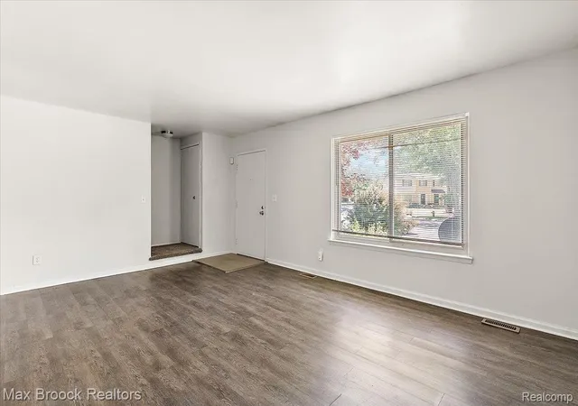 4th image of 23656 Lahser Rd, Southfield, MI 48033 | MLS# 20261059485