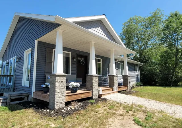 Photo 2 of Single family home for sale at 6160 W 10 1/2 Mile Rd, Mesick, MI 49668 | MLS# 78080071712 | Listing updated on 2026-08-17