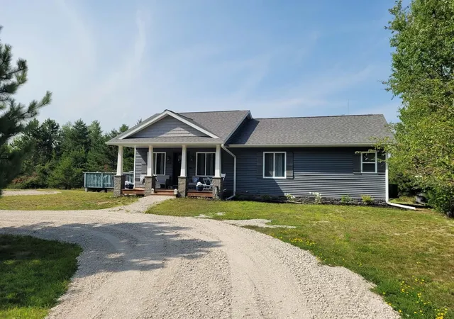 Photo 3 of Single family home for sale at 6160 W 10 1/2 Mile Rd, Mesick, MI 49668 | MLS# 78080071712 | Listing updated on 2026-08-17