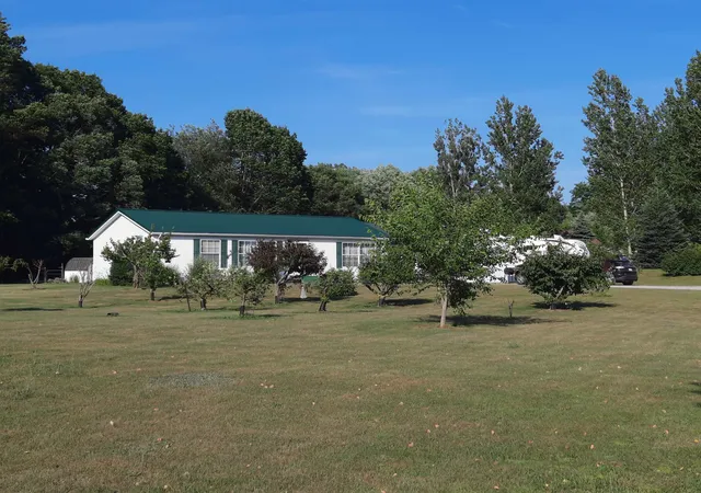 Photo 2 of Single family home for sale at 4724 Stone Dr, Millington, MI 48746 | MLS# 5050216713 | Listing updated on 2026-09-16
