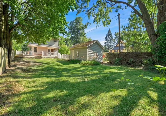 3rd image of 516 Curtis St Ne, Grand Rapids, MI 49505 | MLS# 69026039478