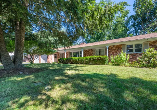 2nd image of 1765 Hacienda Dr, Stevensville, MI 49127 | MLS# 69026039462