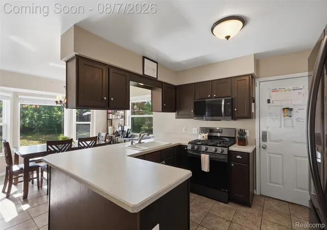 4th image of 1124 Somerville Dr, Oxford, MI 48371 | MLS# 20261059509