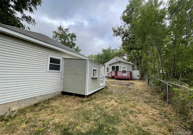 3rd image of 818 Cedar St, Pontiac, MI 48342 | MLS# 20261059516