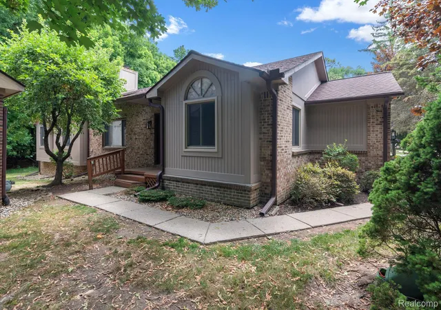 Photo 2 of Condo for sale at 6353 Brookview Ln, West Bloomfield, MI 48322 | MLS# 20261059518 | Listing updated on 2026-09-09