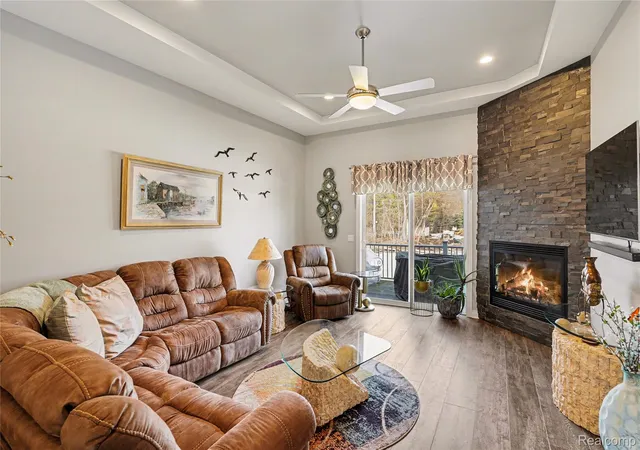 Listing Photo 4 - Condo for sale in building located at 13332 Julie Anne Ct, Fenton, MI 48430