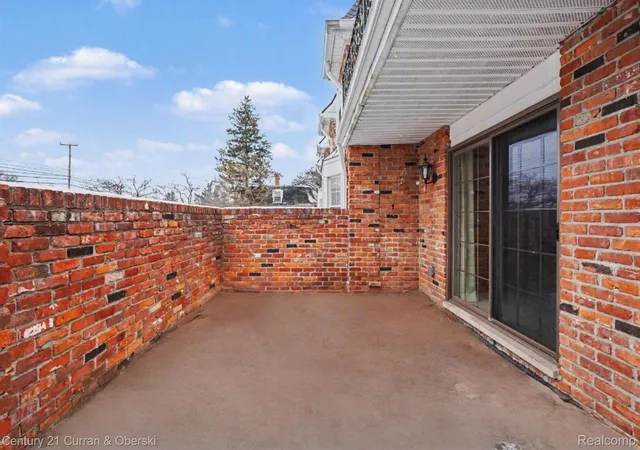 Listing Photo 2 - Condo for sale in building located at 18301 W 13 Mile Rd, Southfield, MI 48076 - Unit #A-2