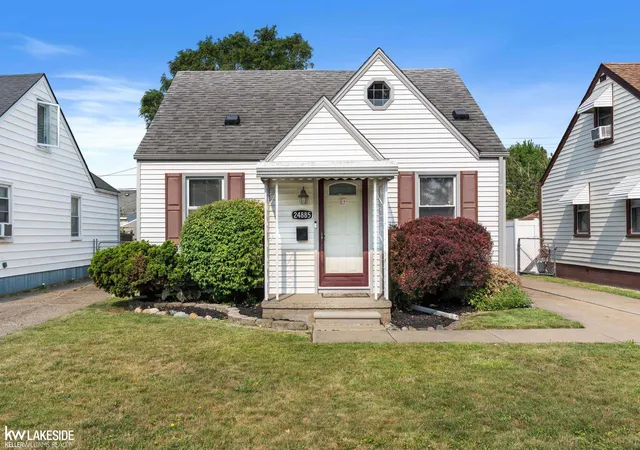 Photo 2 of Single family home for sale at 24885 Lexington Ave, Eastpointe, MI 48021 | MLS# 58050216719 | Listing updated on 2026-07-30