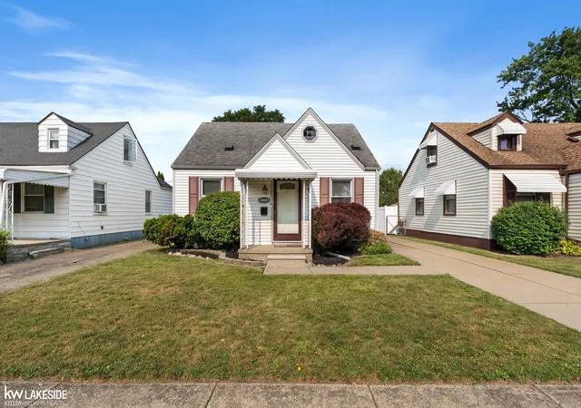 Photo 3 of Single family home for sale at 24885 Lexington Ave, Eastpointe, MI 48021 | MLS# 58050216719 | Listing updated on 2026-07-30