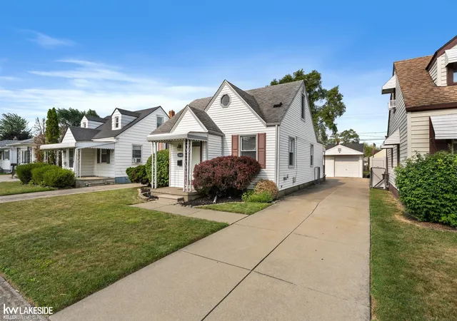 Photo 3 of Single family home for sale at 24885 Lexington Ave, Eastpointe, MI 48021 | MLS# 58050216719 | Listing updated on 2026-09-21