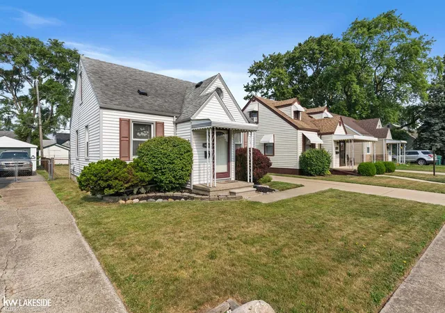 Photo 4 of Single family home for sale at 24885 Lexington Ave, Eastpointe, MI 48021 | MLS# 58050216719 | Listing updated on 2026-09-21