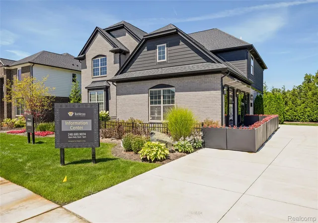 3rd image of 2113 Kohli Dr, Troy, MI 48083 | MLS# 20261059541