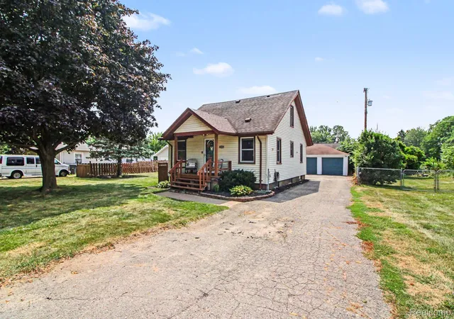 Photo 3 of Single family home for sale at 2036 Cecil Dr, Troy, MI 48083 | MLS# 20261059553 | Listing updated on 2026-09-10