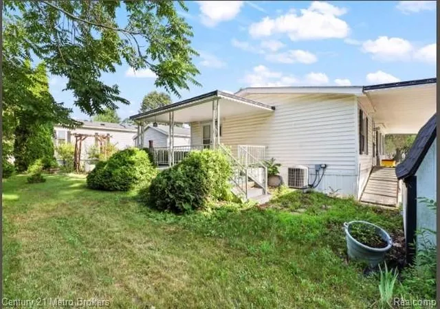Photo 3 of Single family home for sale at 3053 E Bay Dr, Fenton, MI 48430 | MLS# 20261059557 | Listing updated on 2026-08-31