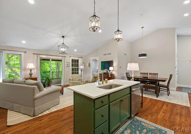 Listing Photo 5 - Condo for sale in building located at 1641 Rivers Edge Ct, Adrian, MI 49221