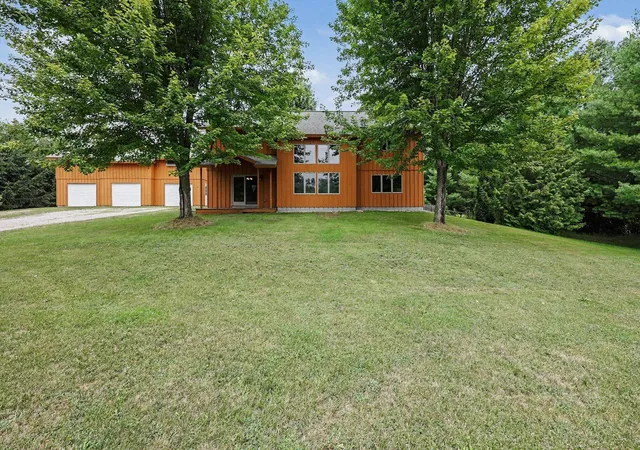 1st image of 3005 Penneywood Dr, Jackson, MI 49201 | MLS# 81026039499