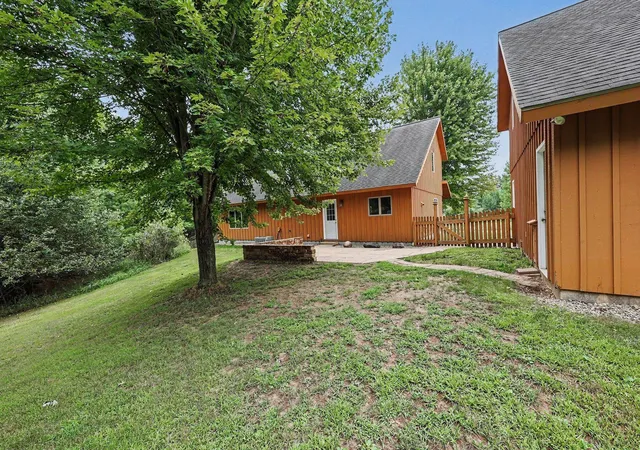 2nd image of 3005 Penneywood Dr, Jackson, MI 49201 | MLS# 81026039499