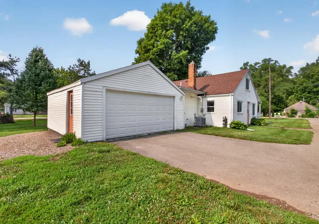 Photo 3 of Single family home for sale at 221 Teft Rd, Spring Arbor, MI 49283 | MLS# 55026039480 | Listing updated on 2026-08-31