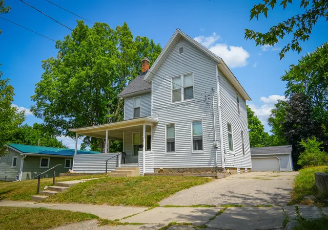 1st image of 910 Pleasant St, Belding, MI 48809 | MLS# 71026039482