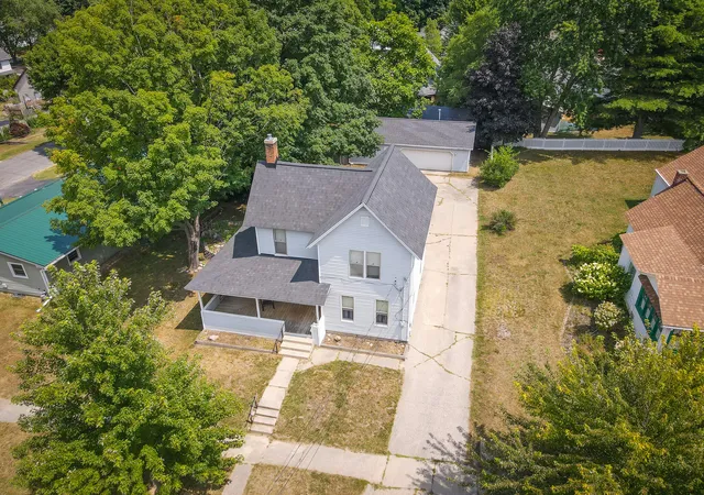 3rd image of 910 Pleasant St, Belding, MI 48809 | MLS# 71026039482