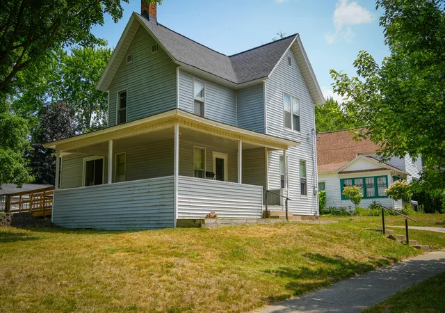 4th image of 910 Pleasant St, Belding, MI 48809 | MLS# 71026039482