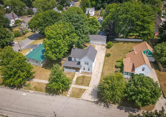 5th image of 910 Pleasant St, Belding, MI 48809 | MLS# 71026039482
