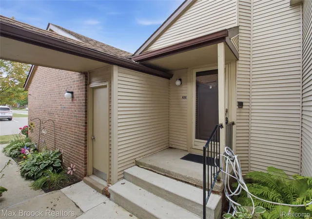 Photo 3 of Condo for sale at 6580 Ridgefield Cir #203, West Bloomfield, MI 48322 | MLS# 20261059579 | Listing updated on 2026-09-02