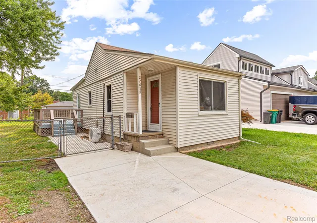 Photo 3 of Single family home for sale at 22655 Purdue Ave, Farmington Hills, MI 48336 | MLS# 20261059581 | Listing updated on 2026-09-03
