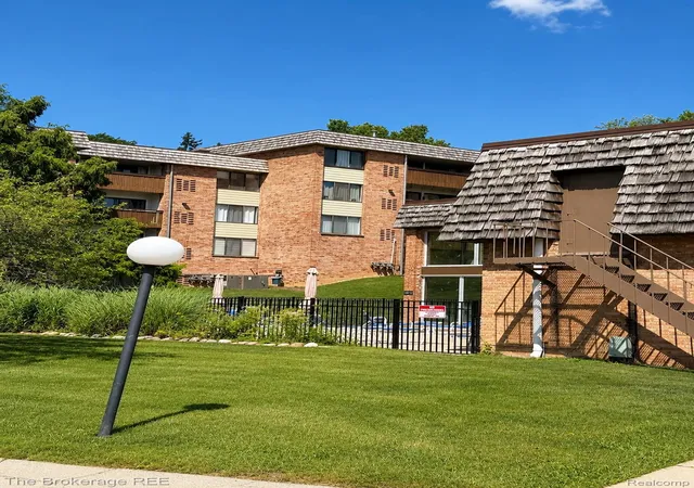 4th image of 1325 S Maple Rd #301, Ann Arbor, MI 48103 | MLS# 20261059588