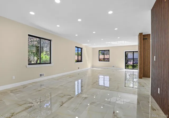 Photo 4 of Single family home for sale at 7086 Centralia St, Dearborn Heights, MI 48127 | MLS# 20261059592 | Listing updated on 2026-08-16