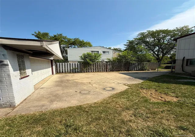 3rd image of 4556 Cleveland St, Wayne, MI 48184 | MLS# 20261059593