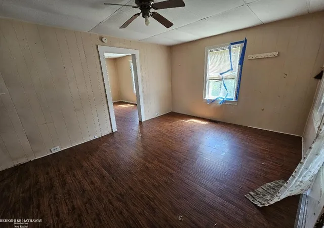4th image of 332 Carroll St, Marine City, MI 48039 | MLS# 58050216744