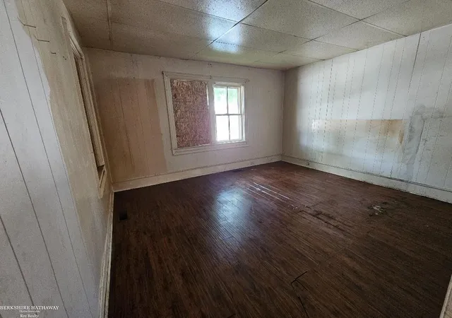 5th image of 332 Carroll St, Marine City, MI 48039 | MLS# 58050216744