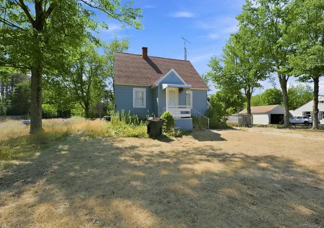 Photo 1 of Sale Pending at 5747 S Sheridan Rd, Muskegon, MI 49444 | MLS# 58050216745 | Listing updated on 2026-08-25
