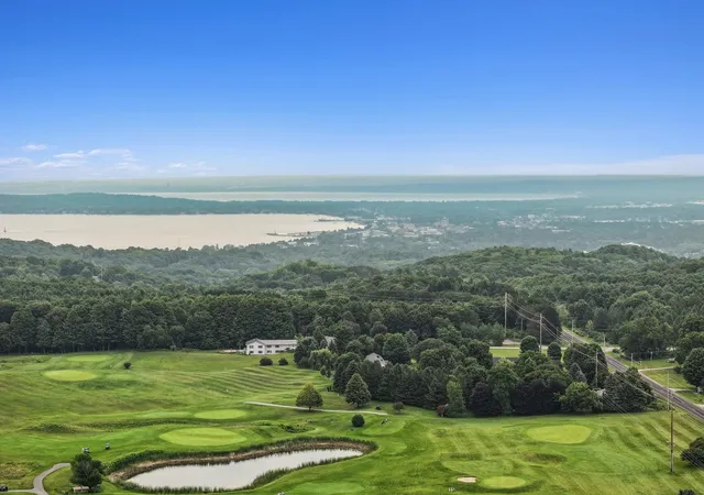 11th image of 5400 Wild Berry Trl, Traverse City, MI 49684 | MLS# 78080071724