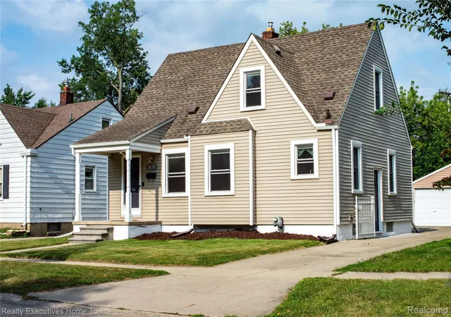 Photo 2 of Single family home for sale at 2676 Cumberland Rd, Berkley, MI 48072 | MLS# 20261059604 | Listing updated on 2026-08-16
