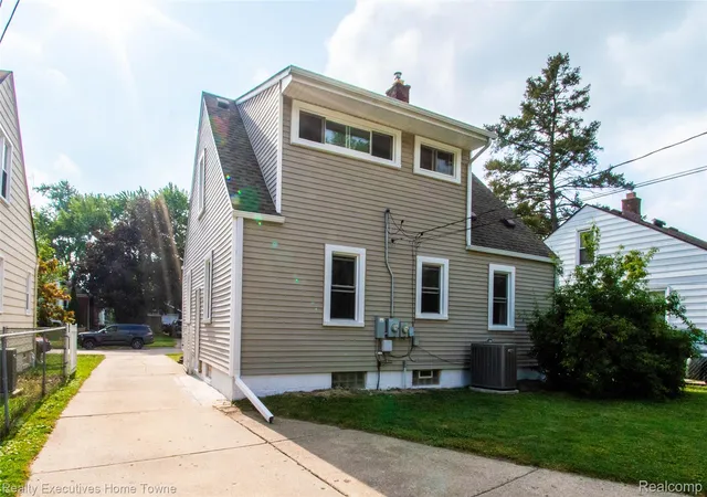Photo 38 of Single family home for sale at 2676 Cumberland Rd, Berkley, MI 48072 | MLS# 20261059604 | Listing updated on 2026-08-16