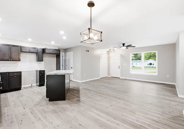 4th image of 1047 39Th St, Port Huron, MI 48060 | MLS# 20261059621