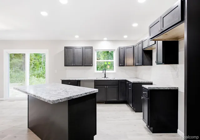 5th image of 1047 39Th St, Port Huron, MI 48060 | MLS# 20261059621