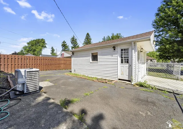 Photo 3 of Single family home for sale at 13012 Cherry St, Southgate, MI 48195 | MLS# 57050216757 | Listing updated on 2026-09-08