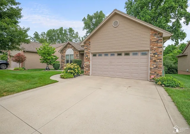 Photo 3 of Single family home for sale at 7266 Grey Ests Dr, Lambertville, MI 48144 | MLS# 57050216761 | Listing updated on 2026-08-03