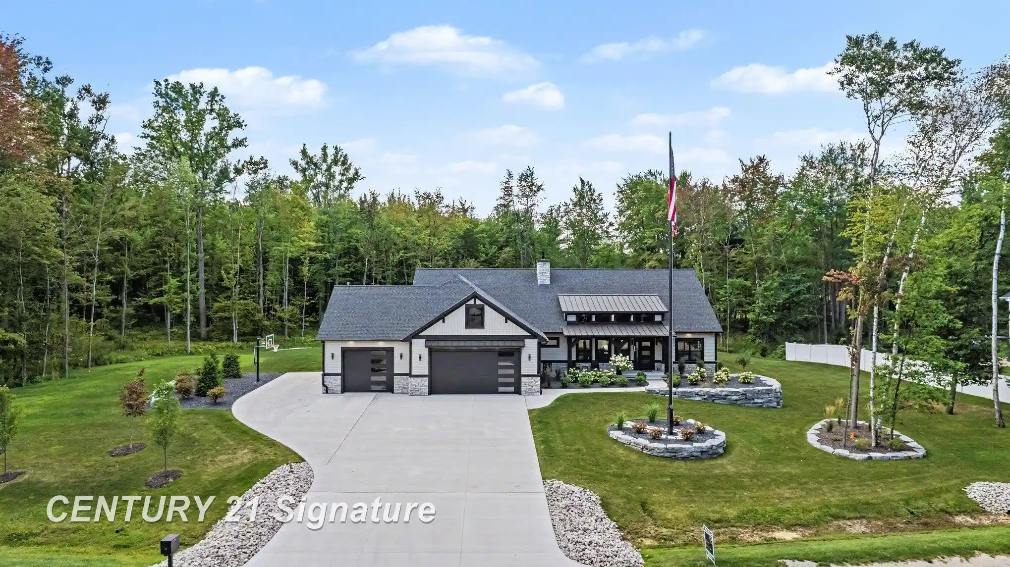 Photo 1 of Single family home for sale at 3568 E Douglas Dr, Midland, MI 48642 | MLS# 61050216764 | Listing updated on 2026-10-01