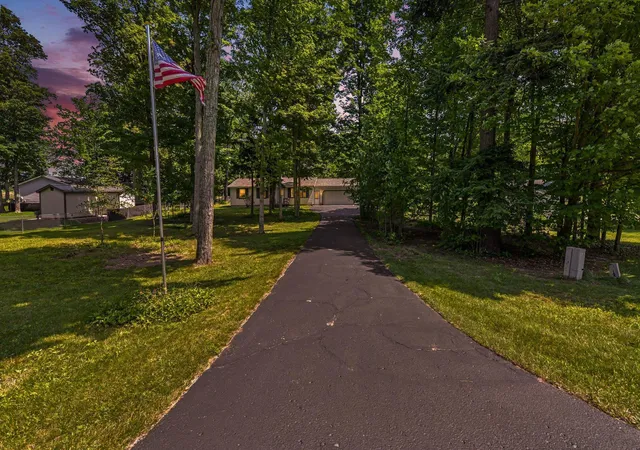 33rd image of 33 Bluejay Rd, Traverse City, MI 49696 | MLS# 78080071726