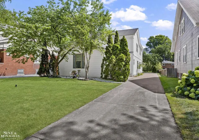 3rd image of 886 St Clair Ave, Grosse Pointe City Wayne, MI 48230 | MLS# 58050216766
