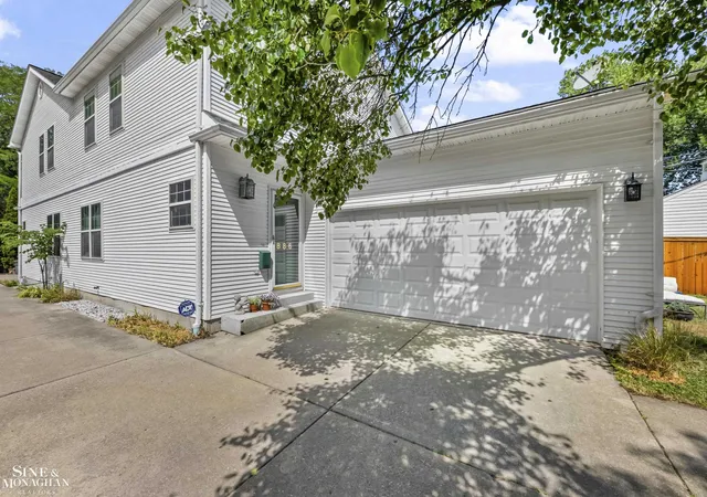5th image of 886 St Clair Ave, Grosse Pointe City Wayne, MI 48230 | MLS# 58050216766